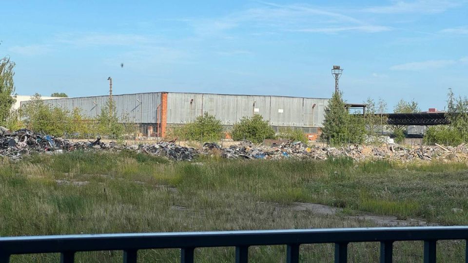 По требованию прокуратуры земельный участок очистят от отходов