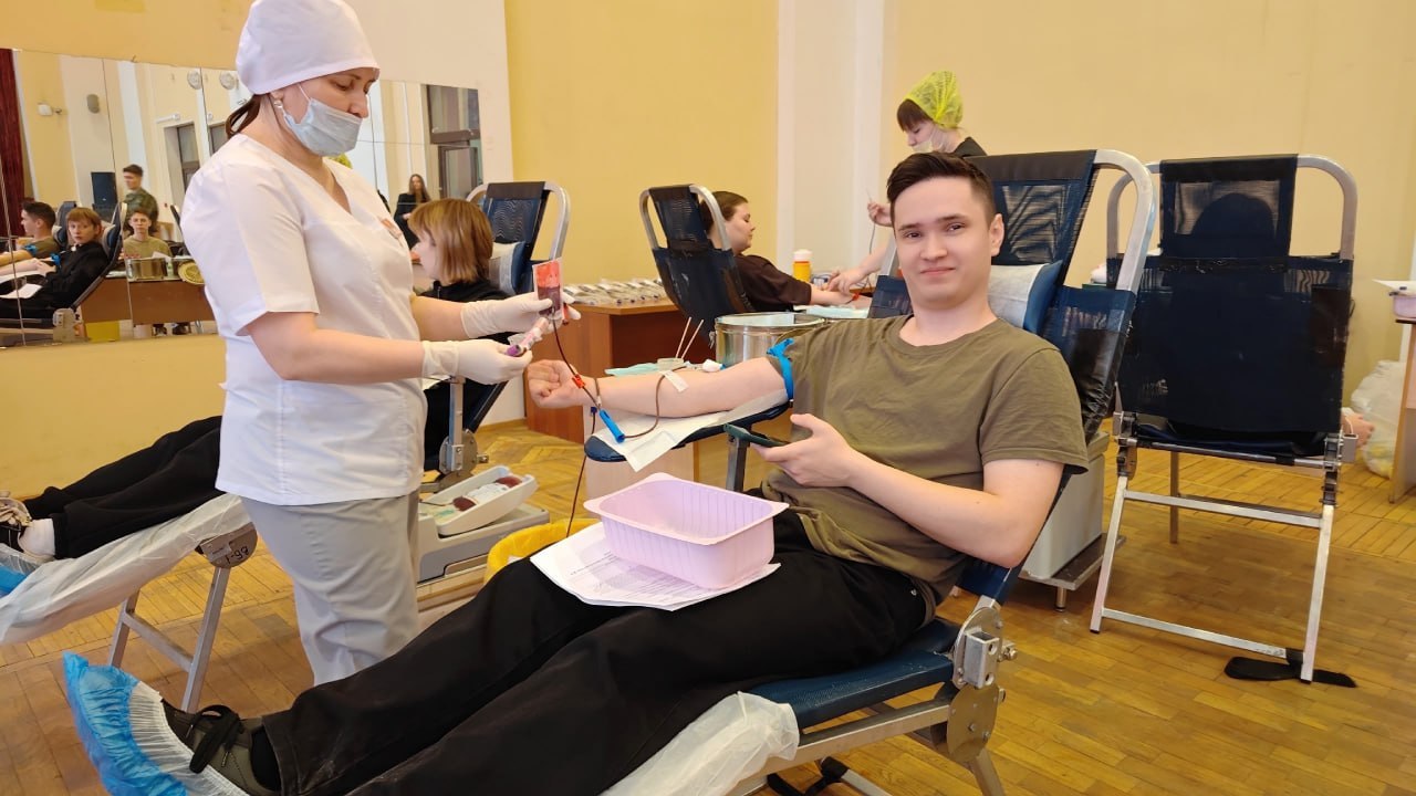 Студенты и преподаватели РГГМУ сдали кровь для военнослужащих Студенты и преподаватели РГГМУ сдали кровь для военнослужащих