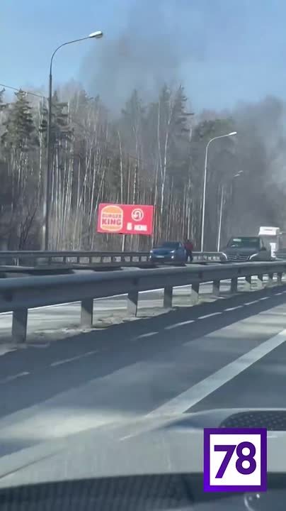 Легковушка загорелась после столкновения с автоцистерной на Мурманском шоссе