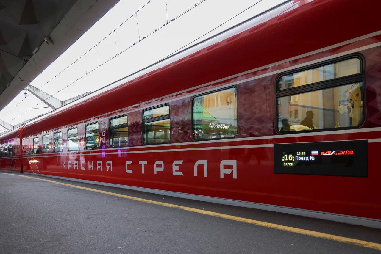 Второй состав «Красной стрелы» — теперь тоже в габарите Т и в новой ливрее