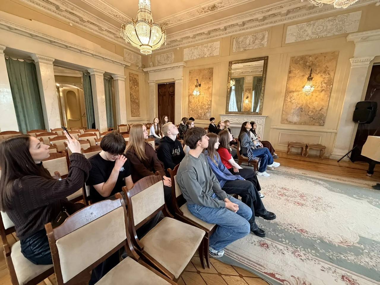 Школьники из Новогореловской школы погрузились в историю и политику! Школьники из Новогореловской школы погрузились в историю и политику!