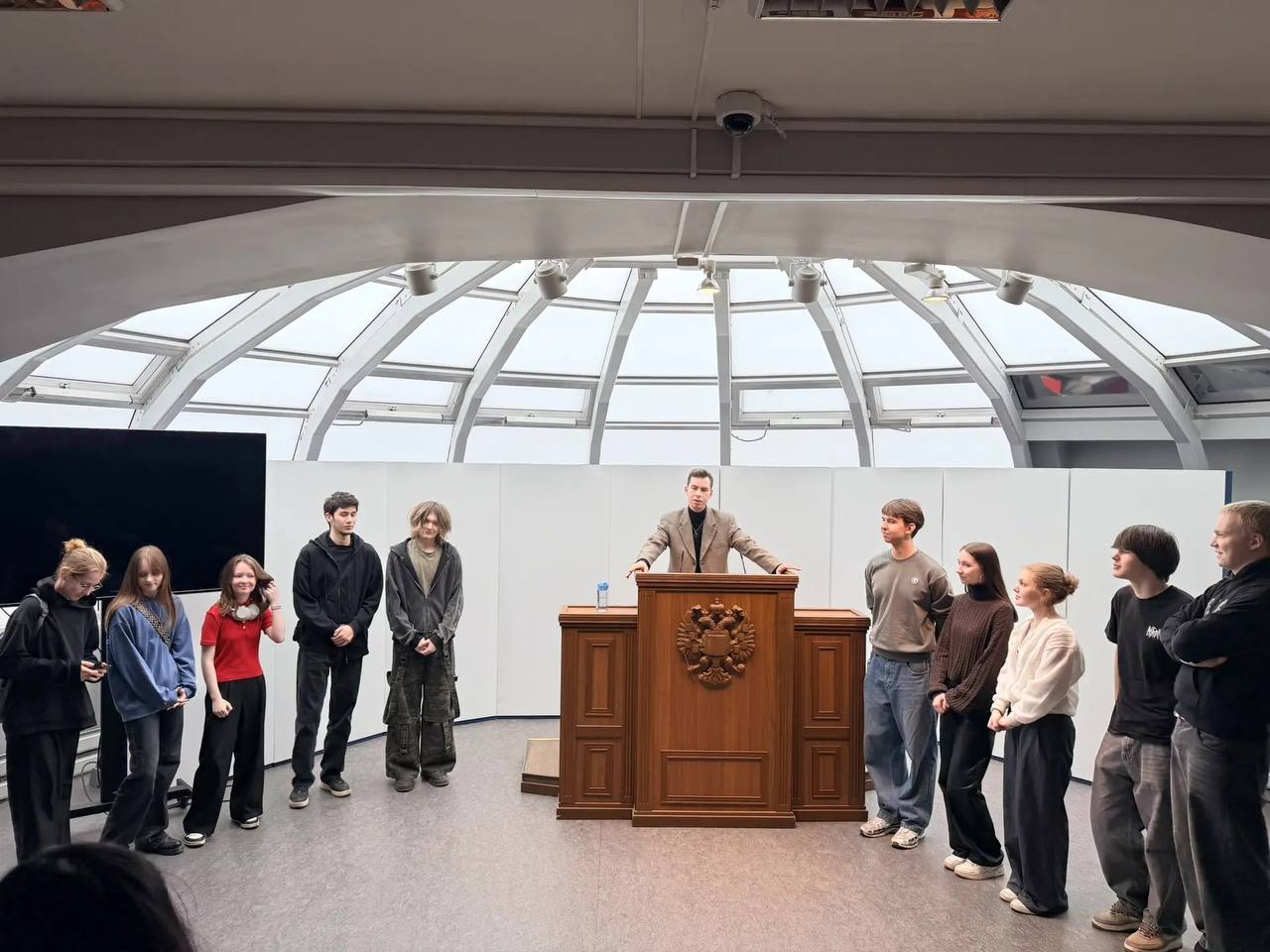 Школьники из Новогореловской школы погрузились в историю и политику! Школьники из Новогореловской школы погрузились в историю и политику!