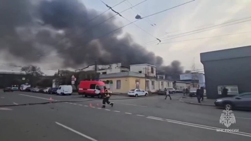 Более 40 спасателей тушили масштабный пожар в Невском районе