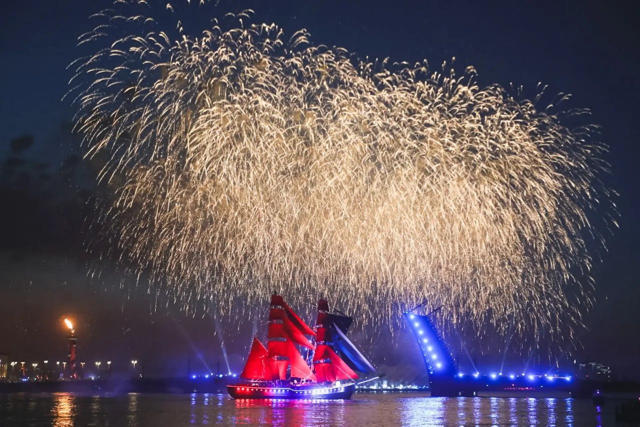 Праздник "Алые паруса" в Петербурге пройдет в этом году 27 июня, сообщил губернатор Александр Беглов