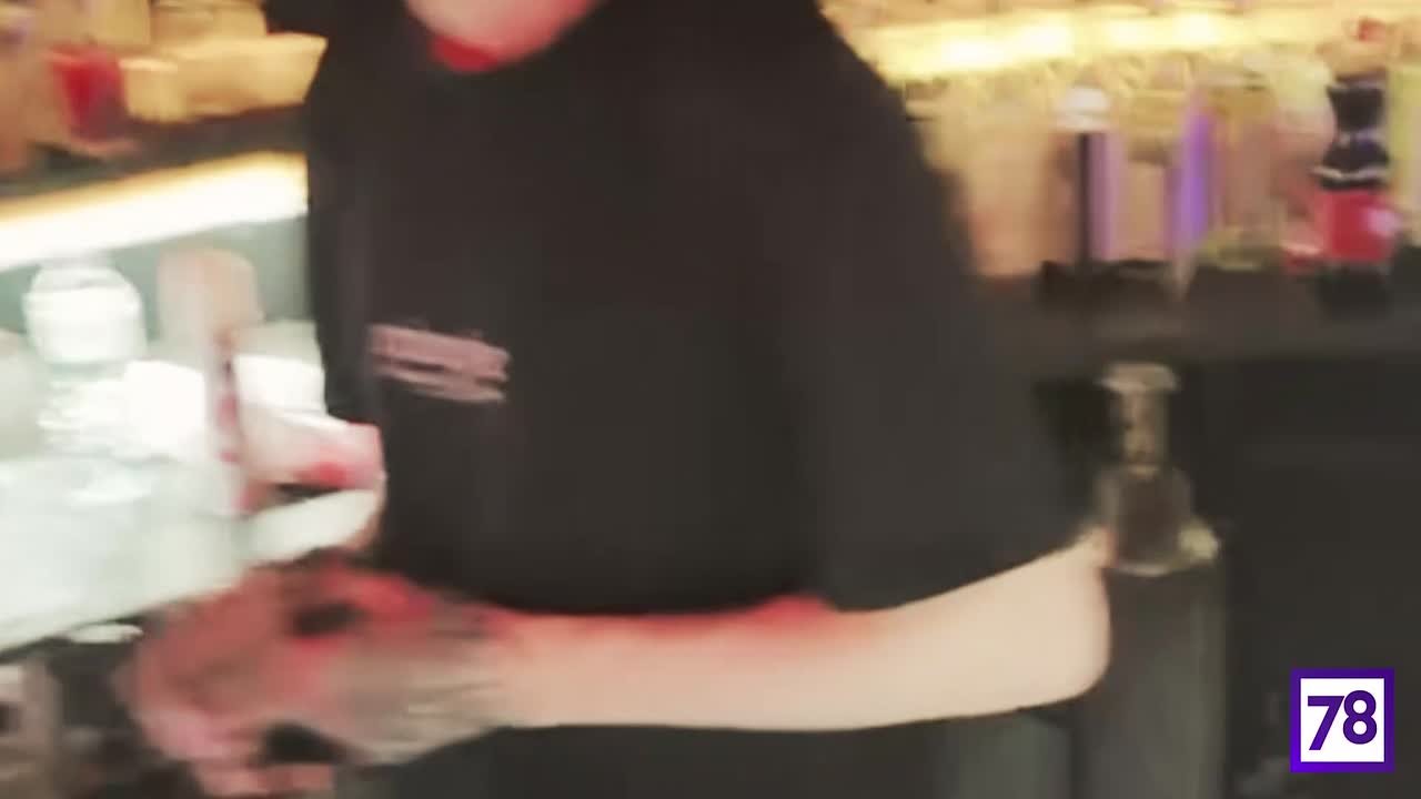 Веселящие шары и контрафактный алкоголь: полиция выявила нарушения в баре в центре Петербурга