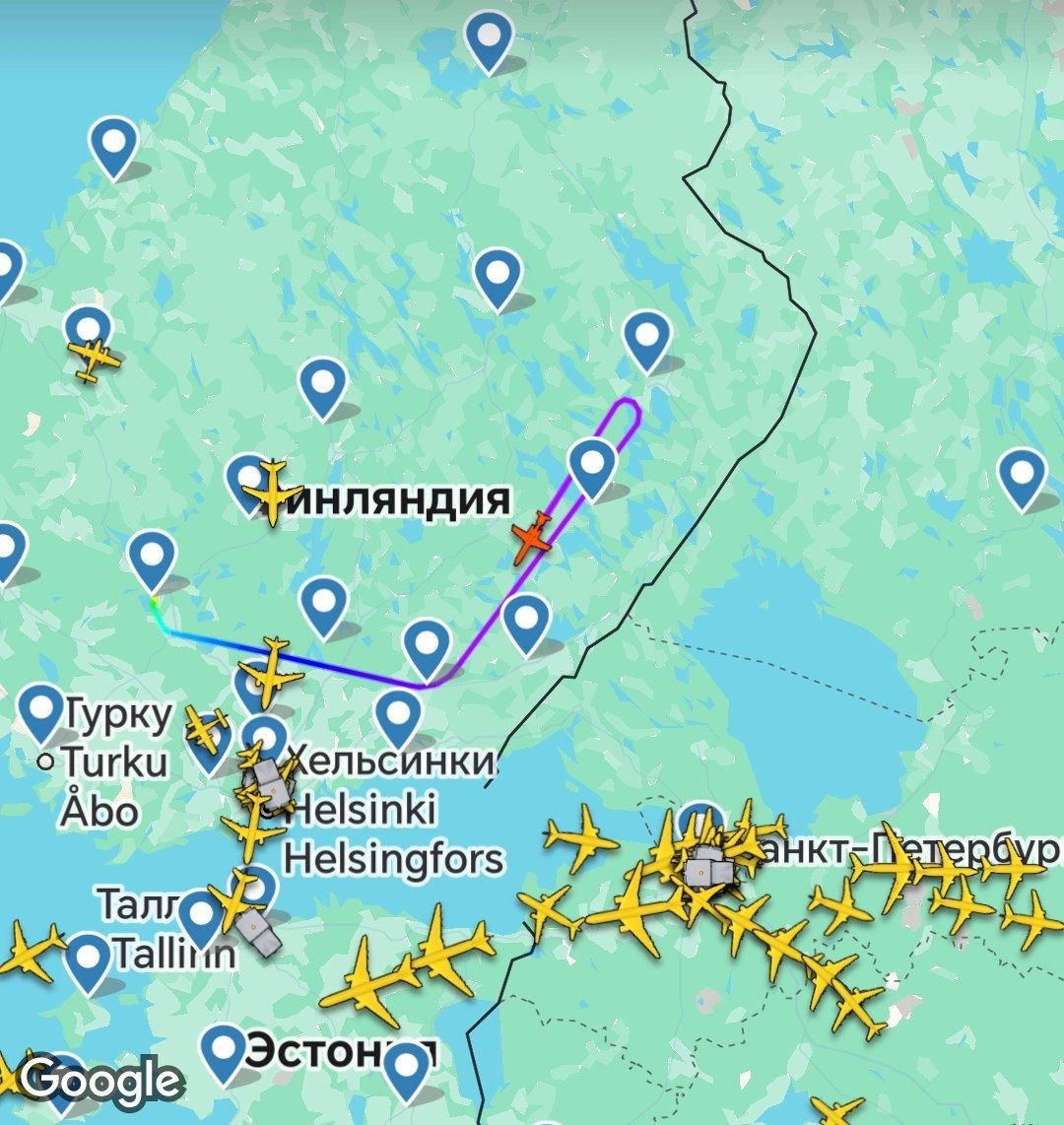 Самолёт радиоэлектронной разведки ВВС Швеции в эти минуты ведёт мониторинг вдоль границ РФ на направлении Санкт-Петербурга