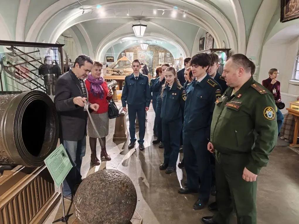 Офицеры военного следственного управления СК России по Ленинградскому военному округу провели мероприятие для кадет Офицеры военного следственного управления СК России по Ленинградскому военному округу провели мероприятие для кадет