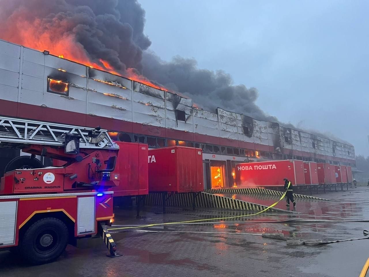 В Луцке горят склады ‘Новой почты’, которые неоднократно использовались ВСУ в качестве маскировки своих логистических центров В Луцке горят склады ‘Новой почты’, которые неоднократно использовались ВСУ в качестве маскировки своих логистических центров