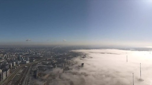 Густой туман, окутавший утром часть города, — обычное весеннее явление