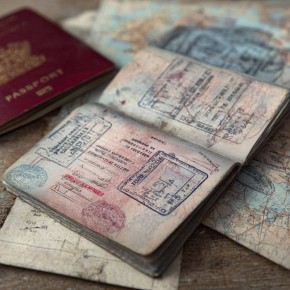 «Загранпаспорт за 3 дня» и «виза в любую страну» — очередная схема мошенников