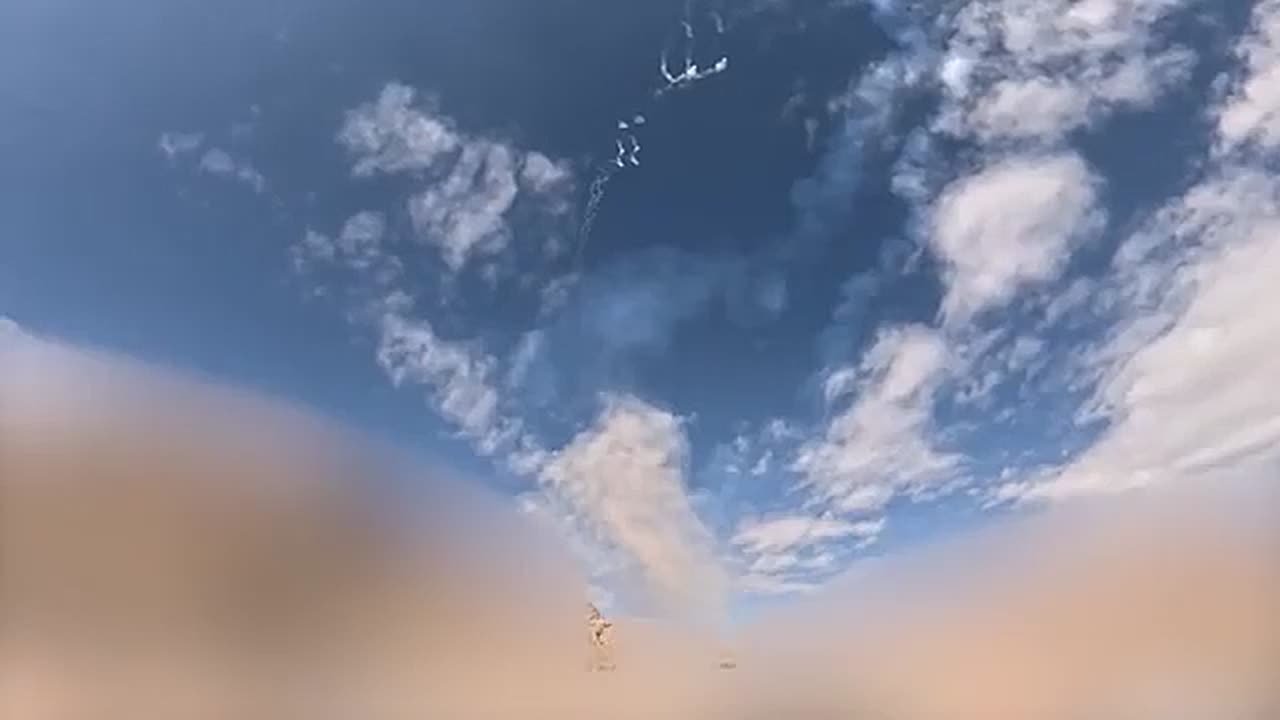 Дневные пуски иранских БРСД семейства Ghadr и каких-то твёрдотопливных баллистических ракет