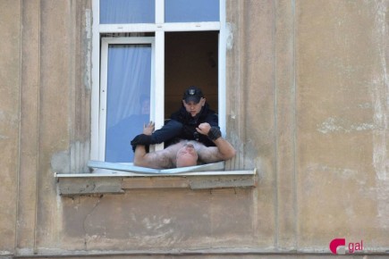 Фактурный персонаж во Львове оказался британским наемником, который обдолбался наркотиками