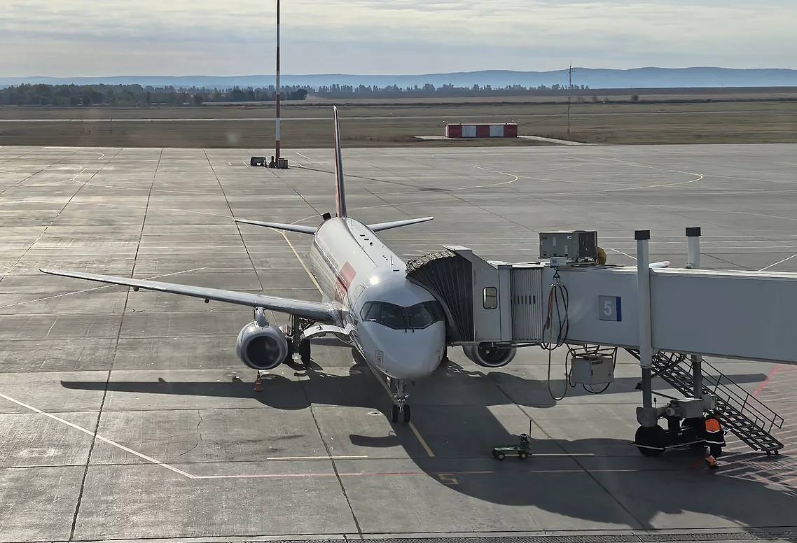 В самарском аэропорту Курумоч задержаны 10 рейсов после объявления угрозы БПЛА