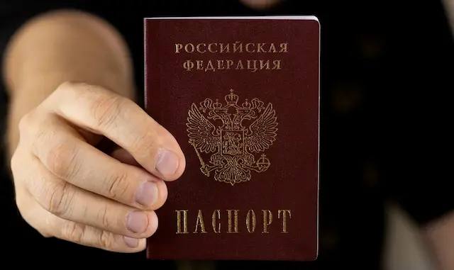 Владимир Путин дал гражданство правнуку писателя Льва Толстого