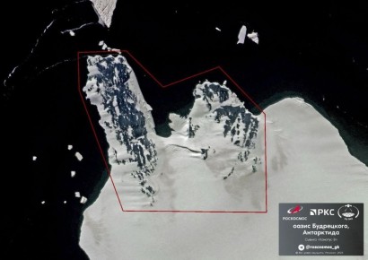 Жизнь при минус 12: русские полярники нашли в Антарктиде новый оазис с пингвинами и неизвестными озёрами