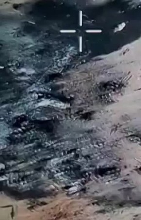 Вид с воздуха на место уничтожения 2 HC-130J Combat King II и 2 MH-6 Little Bird в Иране