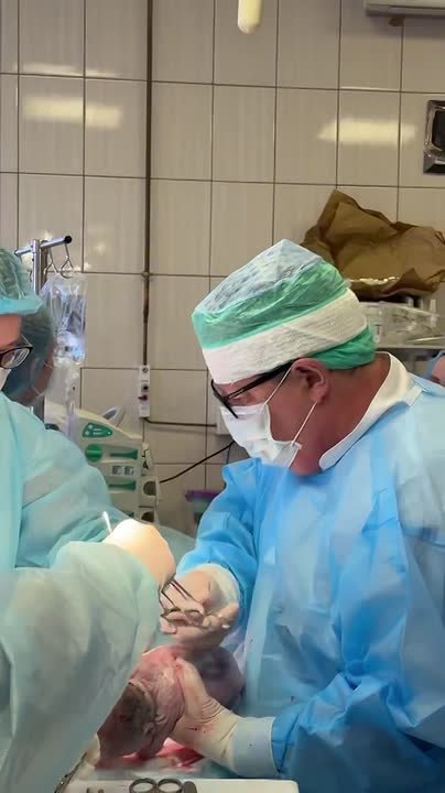 Четыре однояйцевые девочки-близняшки впервые родились в России