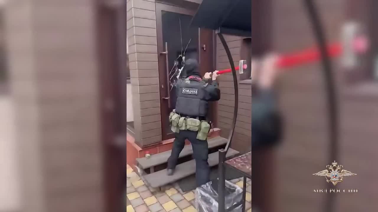 Полиция и ФСБ прикрыли крупную сеть, помогавшую бизнесменам уходить от налогов