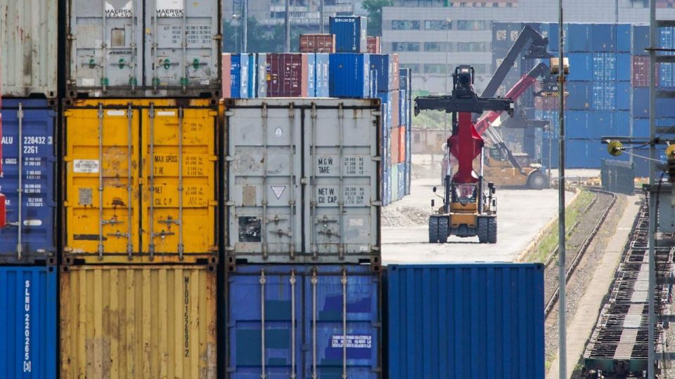 ��� �������� ������ ��������� � DP World �� FESCO