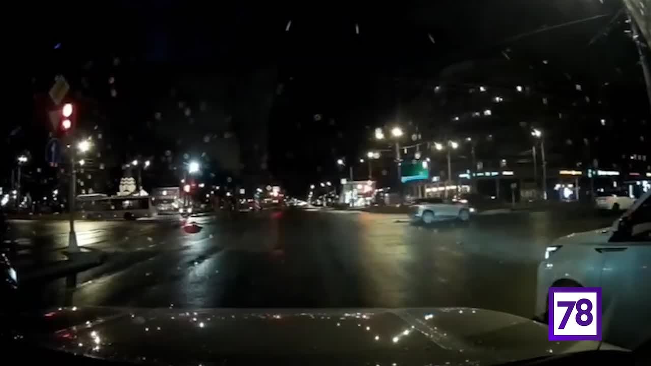 Во Фрунзенском районе столкнулись две легковушки