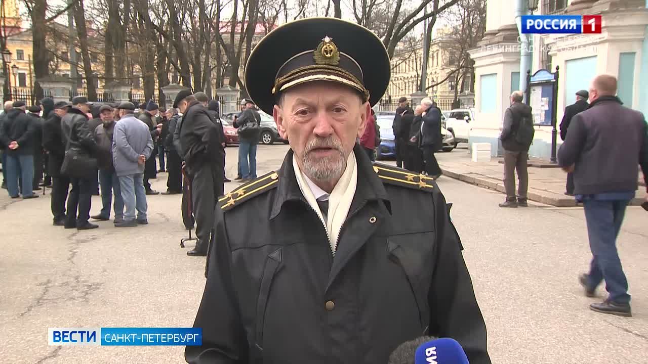 В Петербурге почтили память погибших подводников атомохода "Комсомолец"