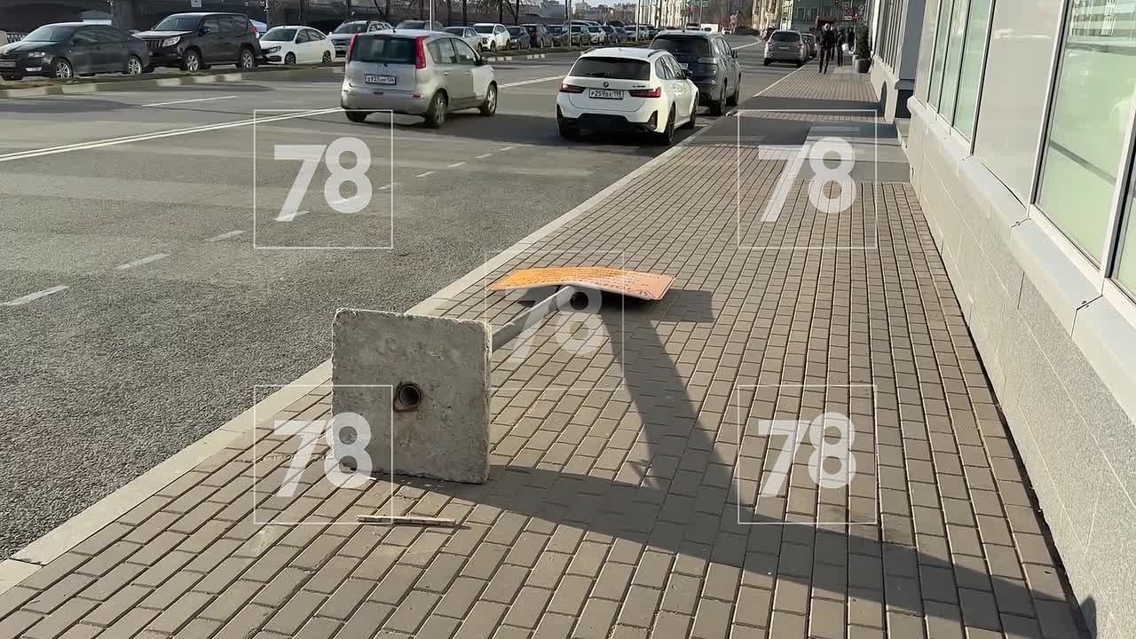 Шквалистый ветер принёс разрушения в Петербург