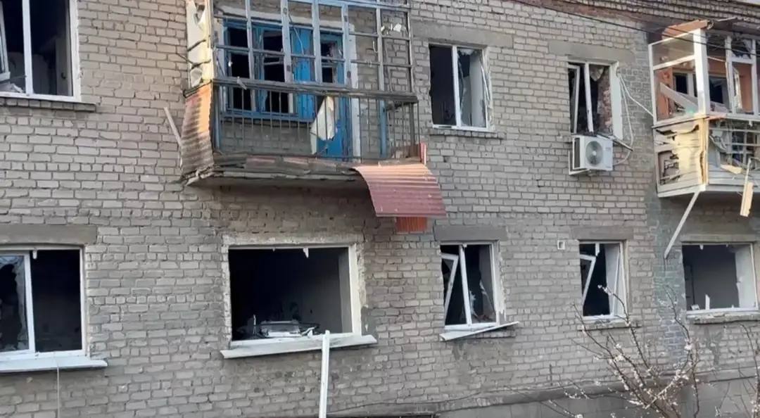 Луганск подвергся минувшей ночью массированной атаке ВСУ, ранение получили три человека Луганск подвергся минувшей ночью массированной атаке ВСУ, ранение получили три человека