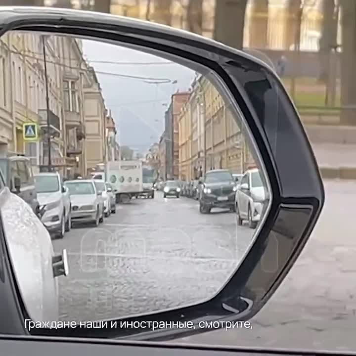 Воры! Воруют машину!. Полное отсутствие способности принятия у жителя Площади Искусств в центре — его ласточку увёз эвакуатор под самые отчаянные стенания владельца с балкона