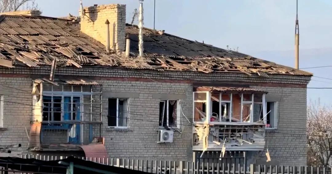 Луганск подвергся минувшей ночью массированной атаке ВСУ, ранение получили три человека Луганск подвергся минувшей ночью массированной атаке ВСУ, ранение получили три человека