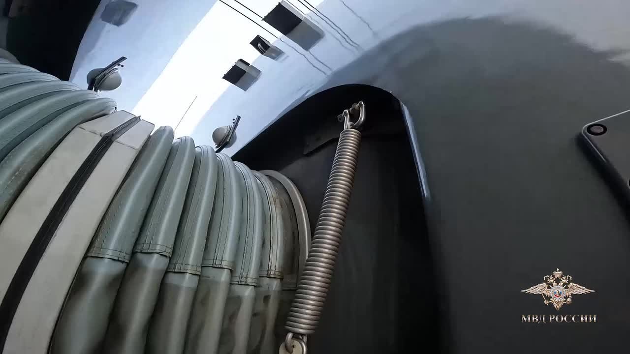 В Санкт-Петербурге сняли со скоростного поезда зацепера, который три часа ехал из Тверской области между вагонами