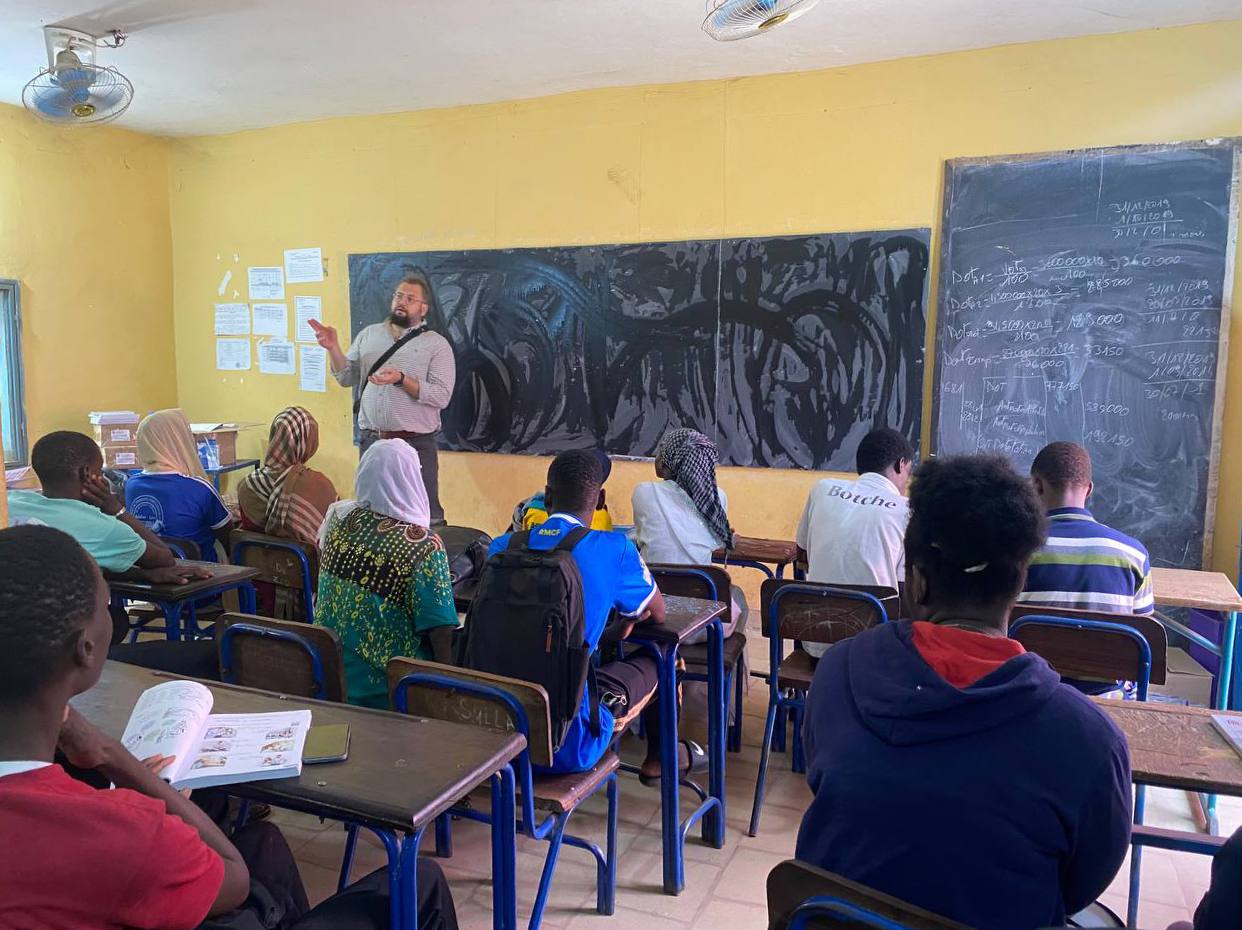 В Мали впервые открыли курсы русского языка с преподаванием на бамбара — основном языке Мали В Мали впервые открыли курсы русского языка с преподаванием на бамбара — основном языке Мали