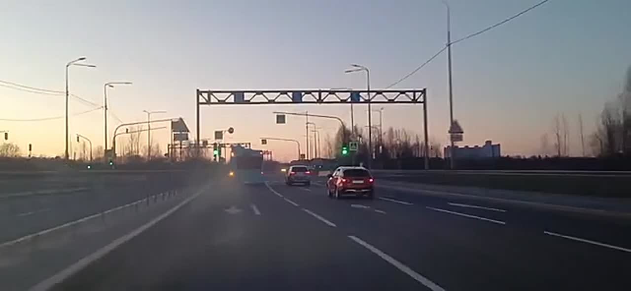 Водитель автобуса получил штраф 2250 рублей за скоростной мастер-класс в Колпино