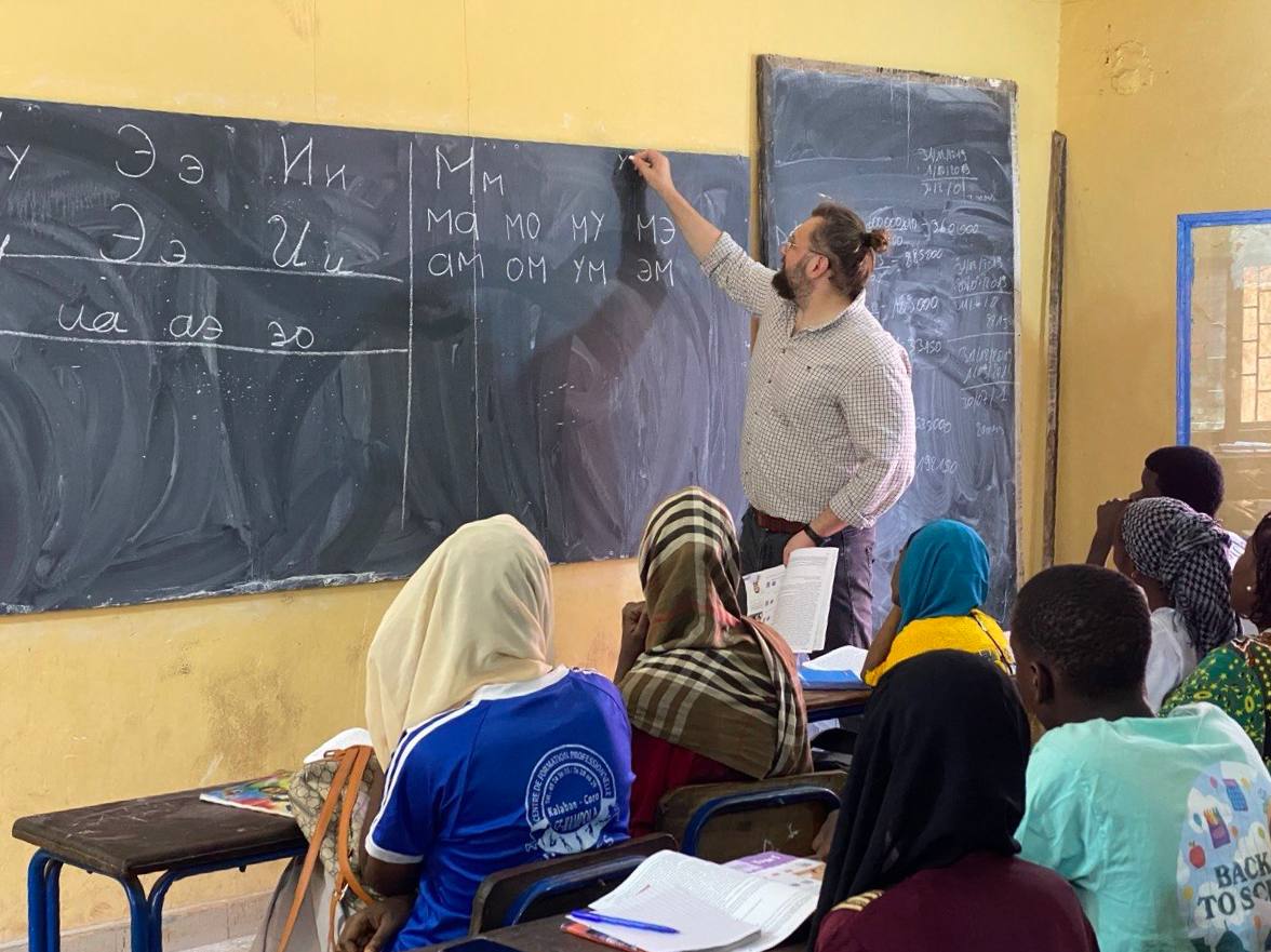 В Мали впервые открыли курсы русского языка с преподаванием на бамбара — основном языке Мали В Мали впервые открыли курсы русского языка с преподаванием на бамбара — основном языке Мали