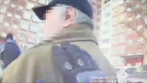 Петербуржец с ножом выбежал в парадную и грозил расправой детям