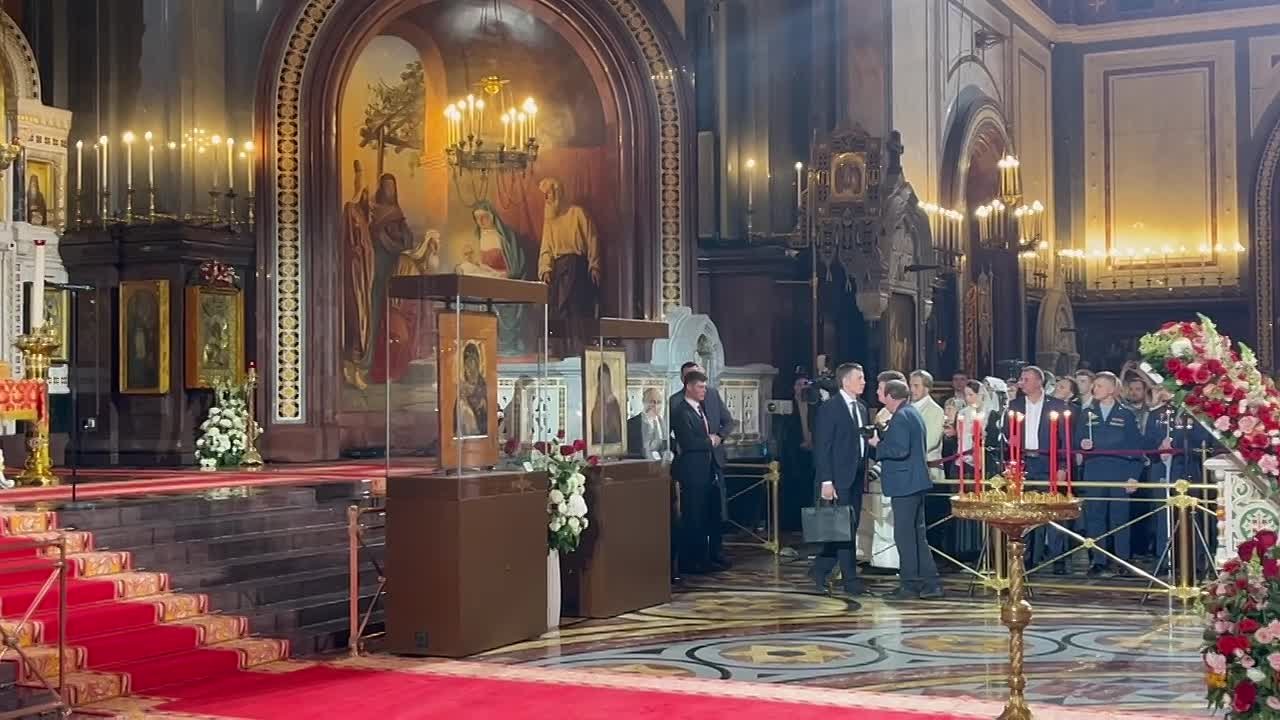 Влалимир Путин приехал на Пасхальную службу в Храм Христа Спасителя