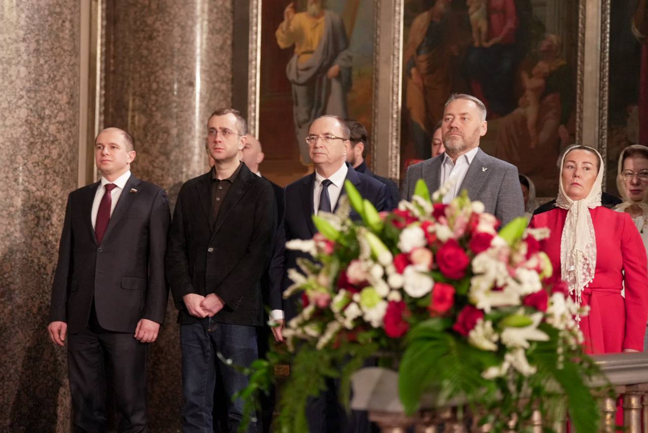 Всех православных поздравляю со Светлым Христовым Воскресением! Всех православных поздравляю со Светлым Христовым Воскресением!