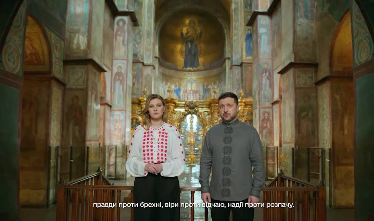 Владимир Корнилов: А я вот этого обращения не понял! Почему Зеленский поздравляет украинцев с Пасхой по православному календарю? Ведь он сам, своим указом перенося Рождество с 7 января на 25 декабря, объяснял, что бедным...