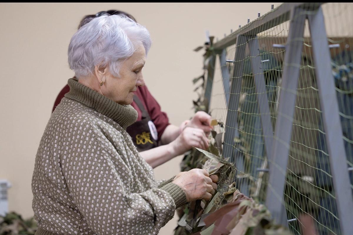 Как ребят на фронте защищают через сотни километров Как ребят на фронте защищают через сотни километров