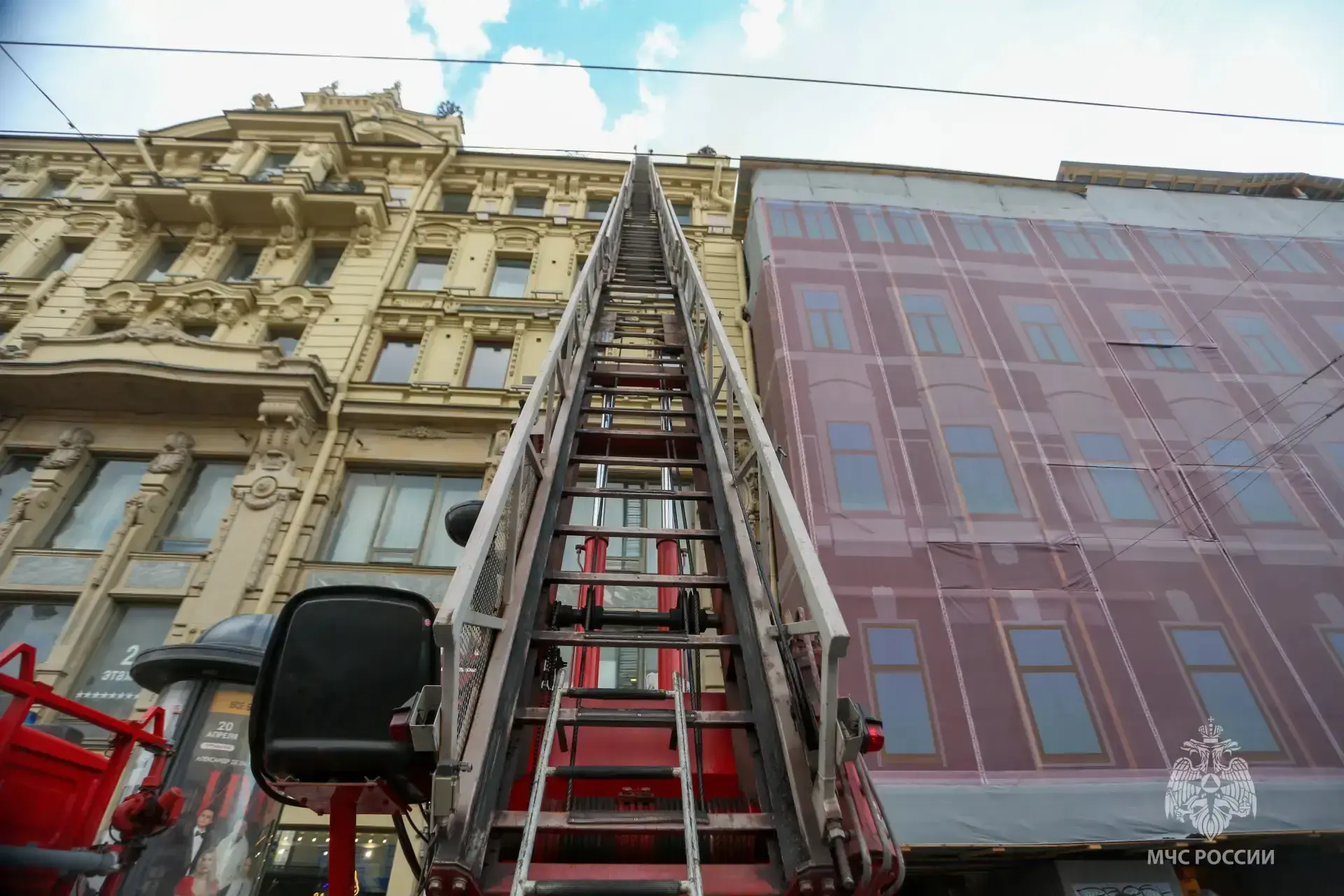 Мать Павла Дурова была прописана в историческом доме на Невском, где сегодня произошёл крупный пожар