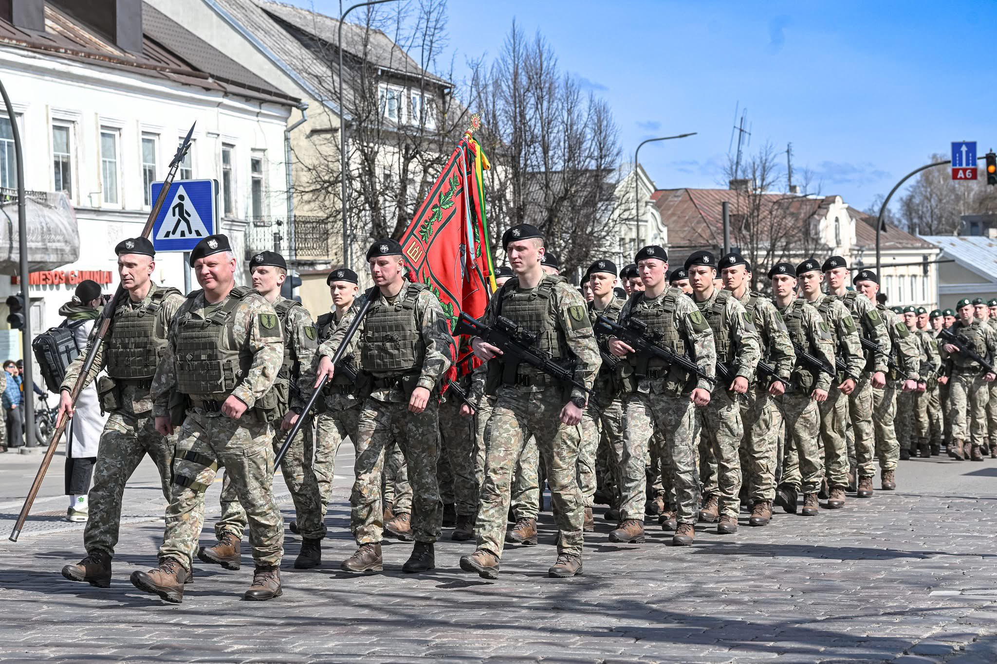 Два майора: Первая (и единственная) дивизия Литвы интегрирована в командную структуру НАТО Два майора: Первая (и единственная) дивизия Литвы интегрирована в командную структуру НАТО