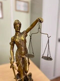 В Ленинградской области женщина признана виновной в коррупционном преступлении