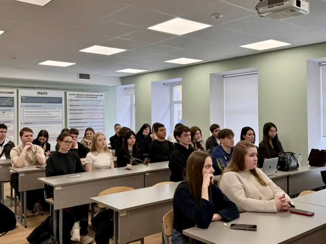 Сотрудники ГСУ СК России по городу Санкт-Петербургу провели лекцию для студентов Сотрудники ГСУ СК России по городу Санкт-Петербургу провели лекцию для студентов