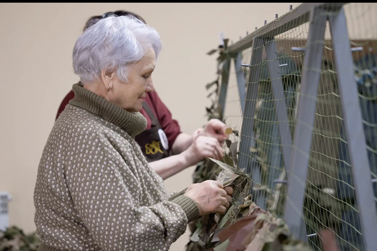 Как ребят на фронте защищают через сотни километров Как ребят на фронте защищают через сотни километров