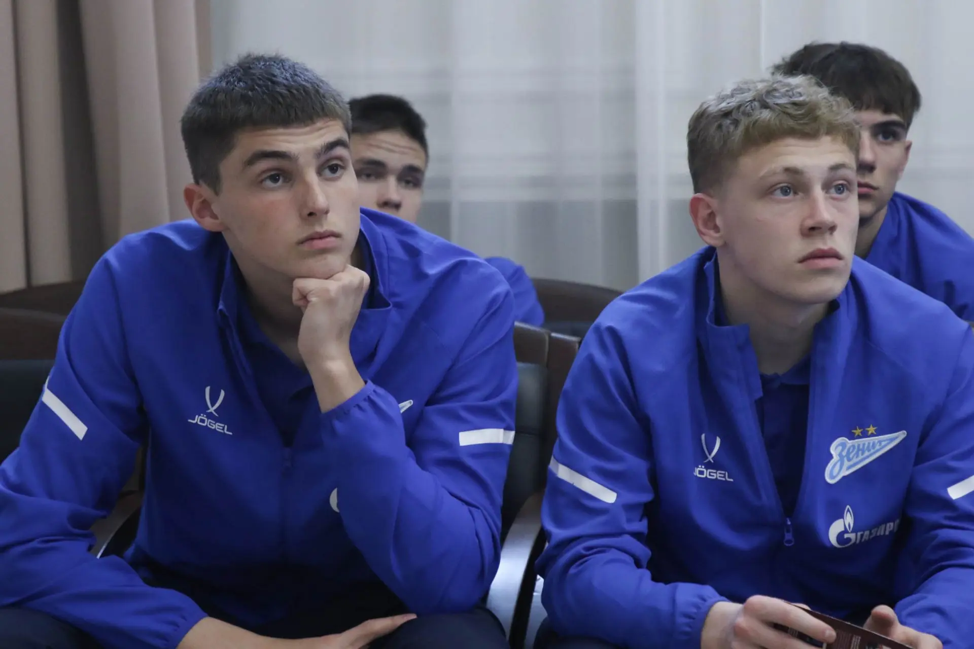 В Санкт-Петербургской избирательной комиссии состоялась встреча с воспитанниками «Школы ФК Зенит» В Санкт-Петербургской избирательной комиссии состоялась встреча с воспитанниками «Школы ФК Зенит»