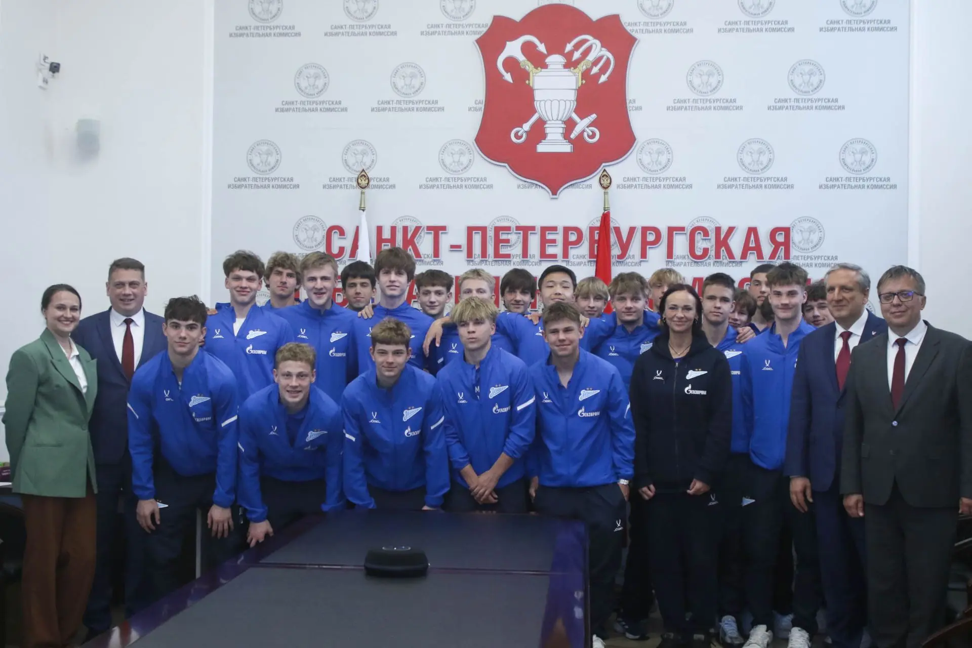 В Санкт-Петербургской избирательной комиссии состоялась встреча с воспитанниками «Школы ФК Зенит» В Санкт-Петербургской избирательной комиссии состоялась встреча с воспитанниками «Школы ФК Зенит»