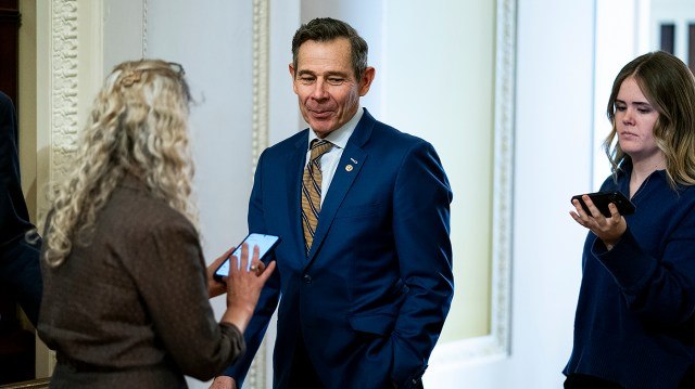 Малек Дудаков: Суматоха вокруг Ормуза. Очередные переобувания Трампа в контексте блокады пролива на фоне конфликтных переговоров Белого дома с Конгрессом