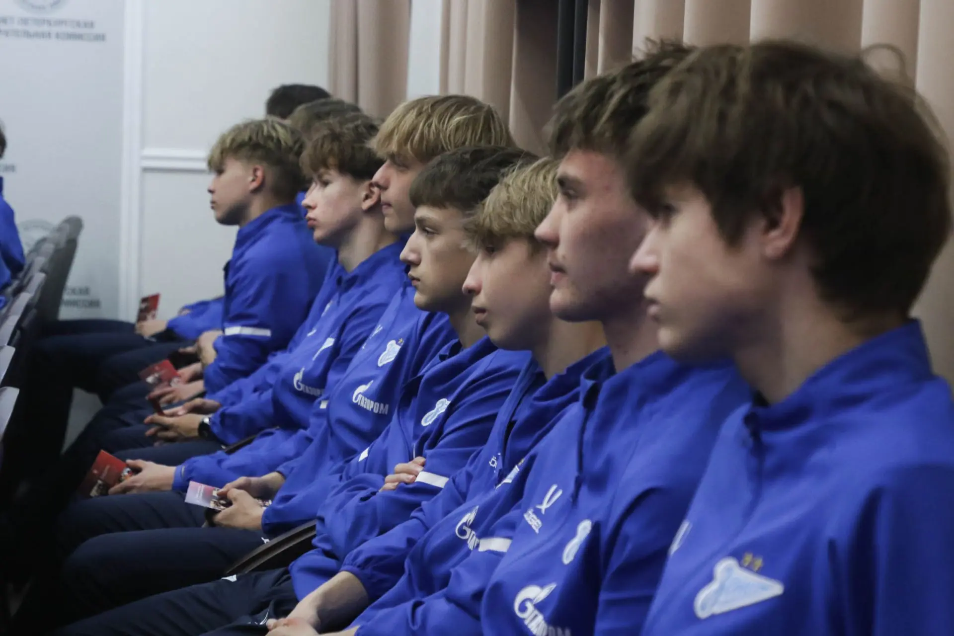 В Санкт-Петербургской избирательной комиссии состоялась встреча с воспитанниками «Школы ФК Зенит» В Санкт-Петербургской избирательной комиссии состоялась встреча с воспитанниками «Школы ФК Зенит»