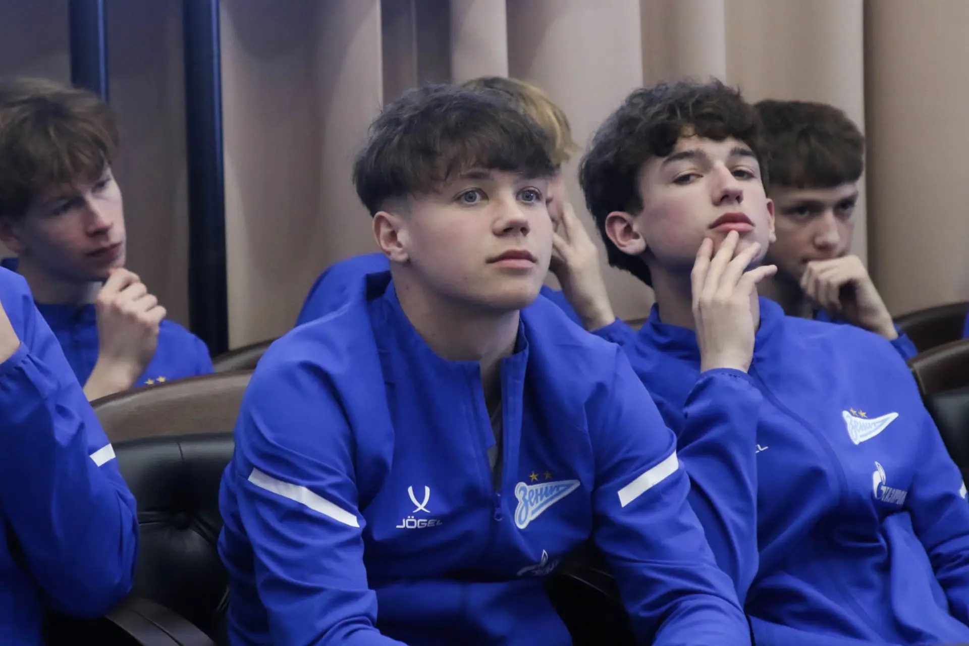 В Санкт-Петербургской избирательной комиссии состоялась встреча с воспитанниками «Школы ФК Зенит» В Санкт-Петербургской избирательной комиссии состоялась встреча с воспитанниками «Школы ФК Зенит»