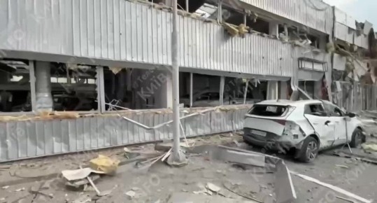 В результате российских ударов в числе прочего в Киеве была уничтожена целая парковка с более чем 80 автомобилями