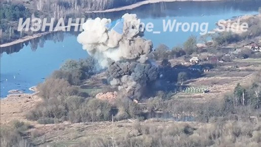 На кадрах поражение ФАБами-500 ПВД 119 обр ТерО в н.п. Краснополье Сумской области и ПУ БпЛА 17 отмбр ВСУ ракетой Х-39 в н.п